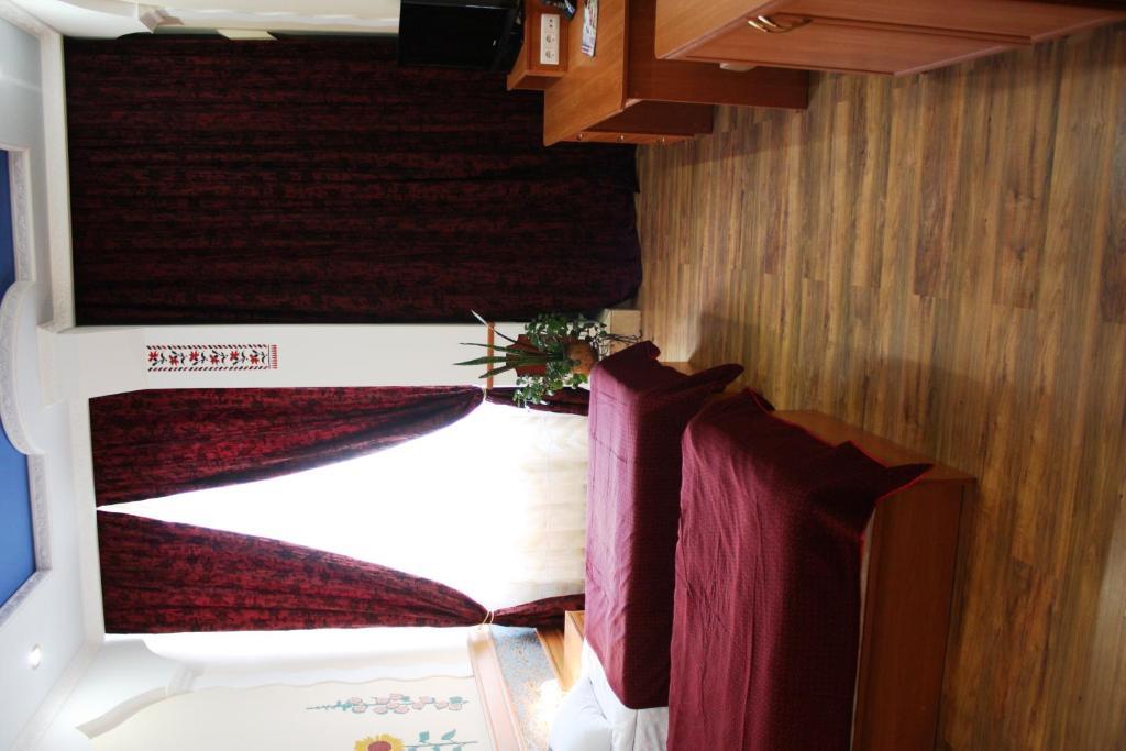 Volter Hotel Lviv Ruang foto